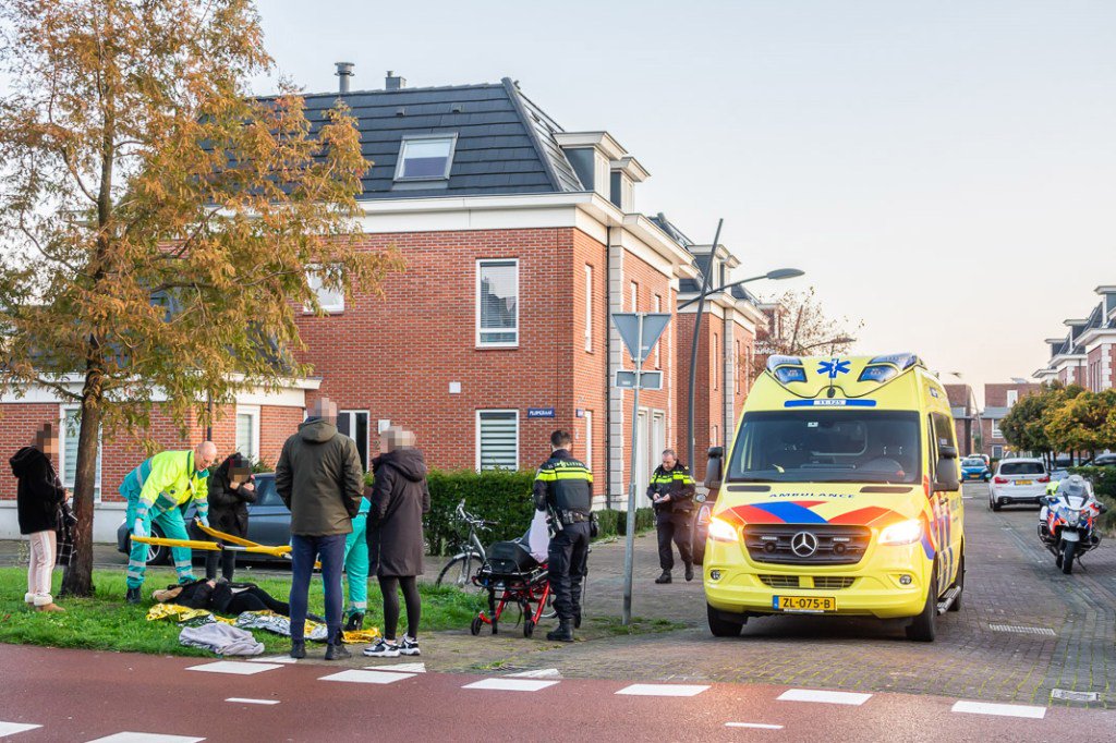 Fietsster raakt gewond bij aanrijding met auto Spant..