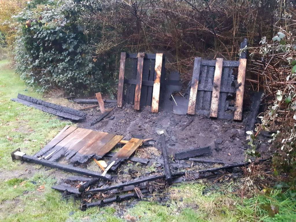 Politie zoekt getuigen van diefstal en brandstichting Vogelspothuisje Egypteneinde Veendam #Veendam #brandstichting #Diefstal #politie..