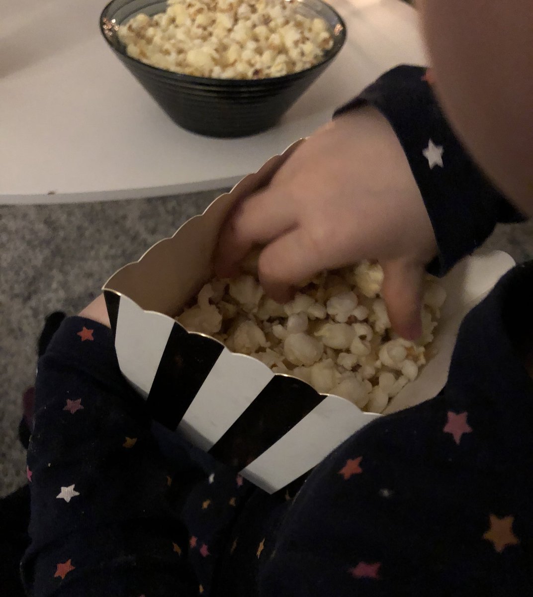 Trevlig fredagskväll! 🍿🎬 