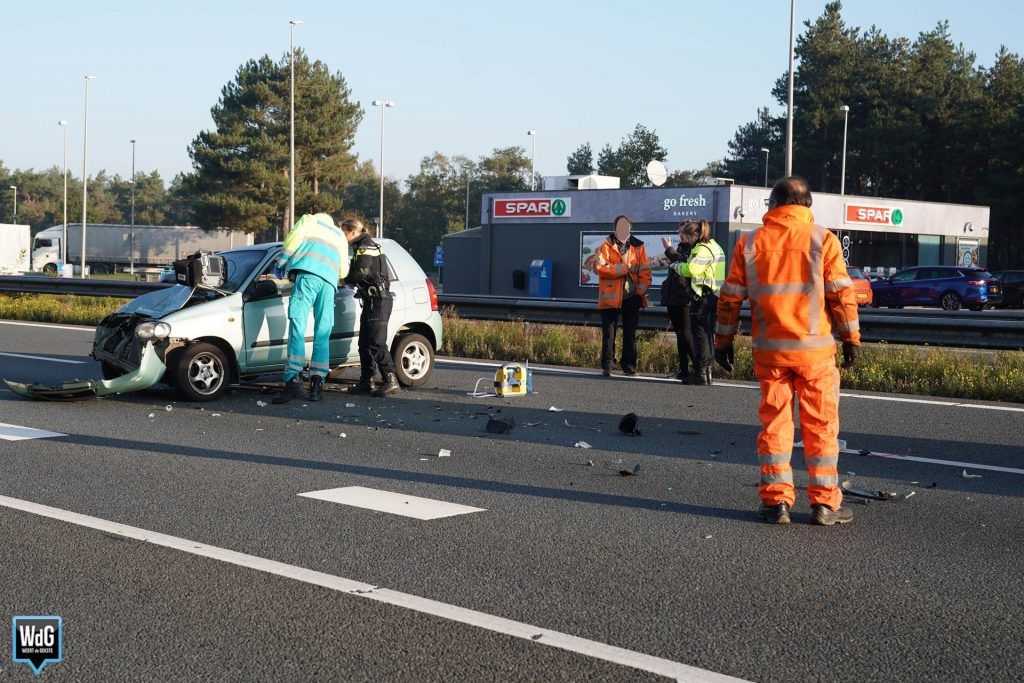 Gewonde bij ongeval in kijkersfile op A2 bij #Maarheeze (foto's) ?. #Cranendonck.