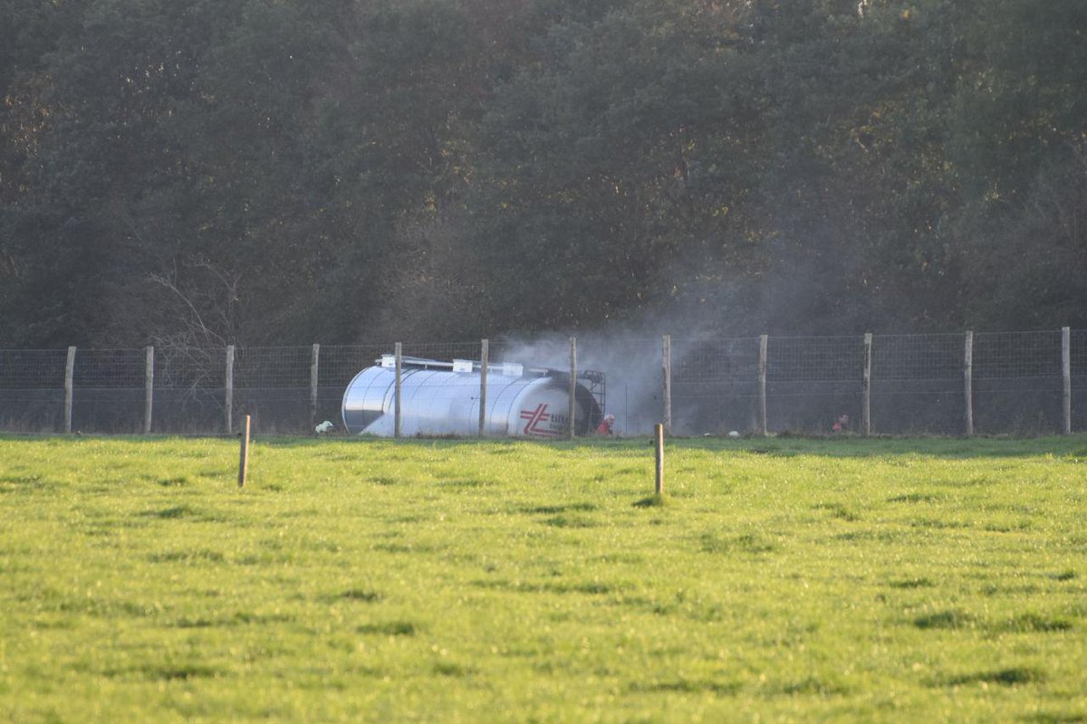Tankwagen in brand op A32 tussen Wolvega en Steenwijk .