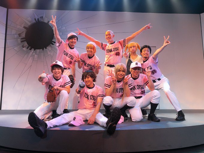 馬場ちゃんが誕生日です!おそらく博多豚骨ラーメンズの皆んなに囲まれてふくやの明太子、豚骨ラーメンを食べてるんでしょう。笑 馬場ちゃんが誕生日です!おそらく博多豚骨ラーメンズの皆んなに囲まれてふくやの明太子、豚骨ラーメンを食べてるんでしょう。笑