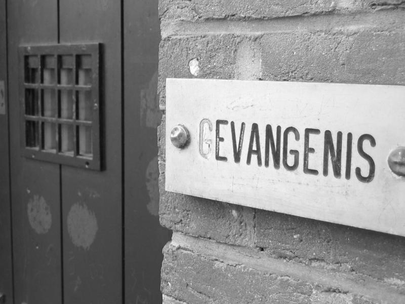 De verdachte van de steekpartij aan de Dommelstraat in #Heerlen blijft langer in de cel.