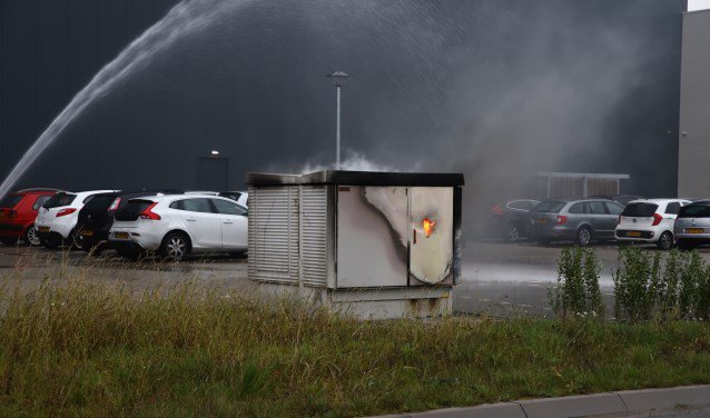 Grote stroomstoring op industrieterrein Vuren [VUREN] In een elektriciteitskast op de Hooglandseweg op het terrein van The Medical Export Group in Vuren is maandag 11 november rond 15.00 uur een brand uitgebroken. Er zijn vlammen zichtbaar en er komt v.....