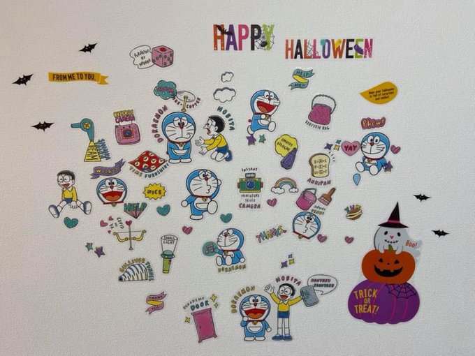 長男4歳が貼ったハロウィンシールドラえもん部分は3歳のときに同じく3歳の友達と即興で貼ったもの。2人とも才能あるよ、何の 長男4歳が貼ったハロウィンシールドラえもん部分は3歳のときに同じく3歳の友達と即興で貼ったもの。2人とも才能あるよ、何の