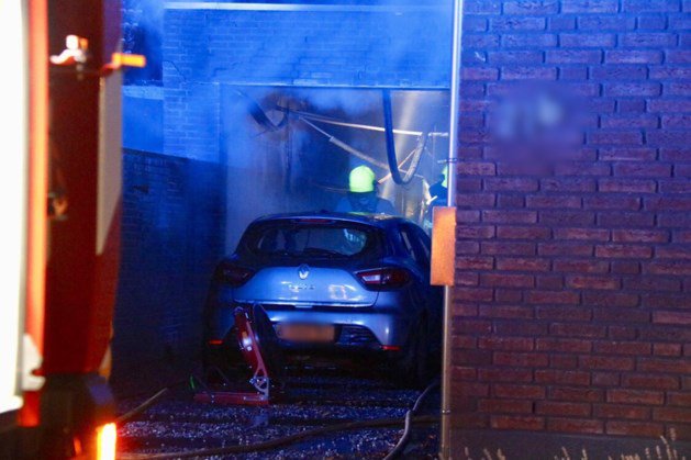 Uitslaande brand legt schuur in Siebengewald in de as..