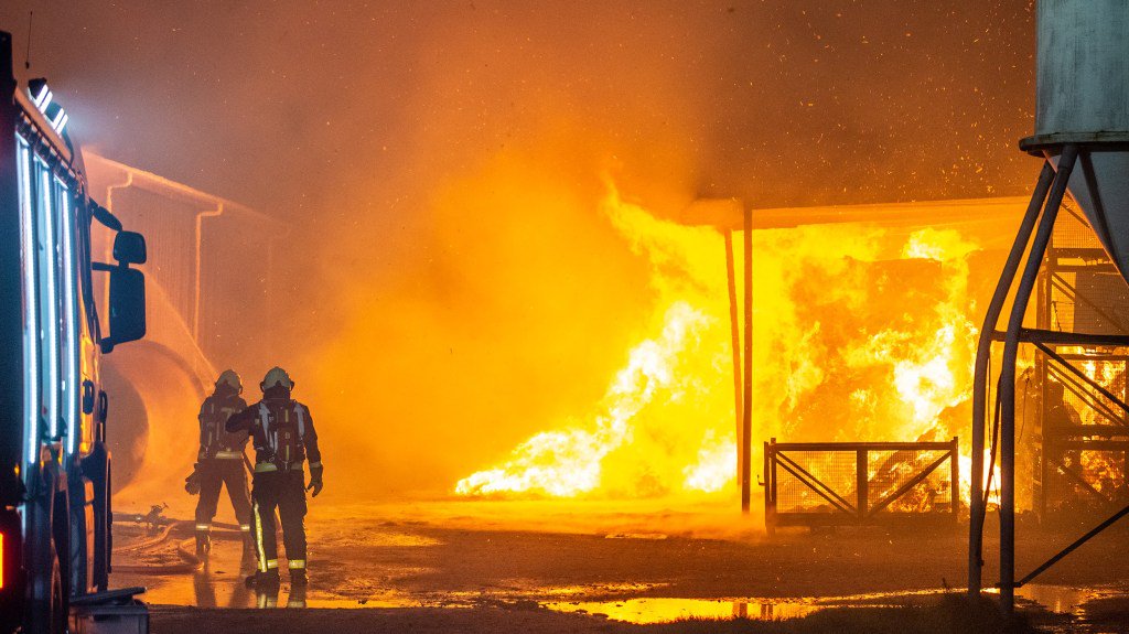 Grote brand in stal bij Meppen onder controle..