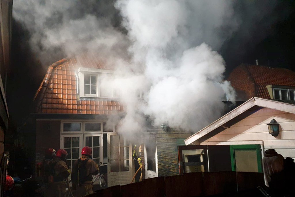 Uitslaande brand woning Voltastraat..