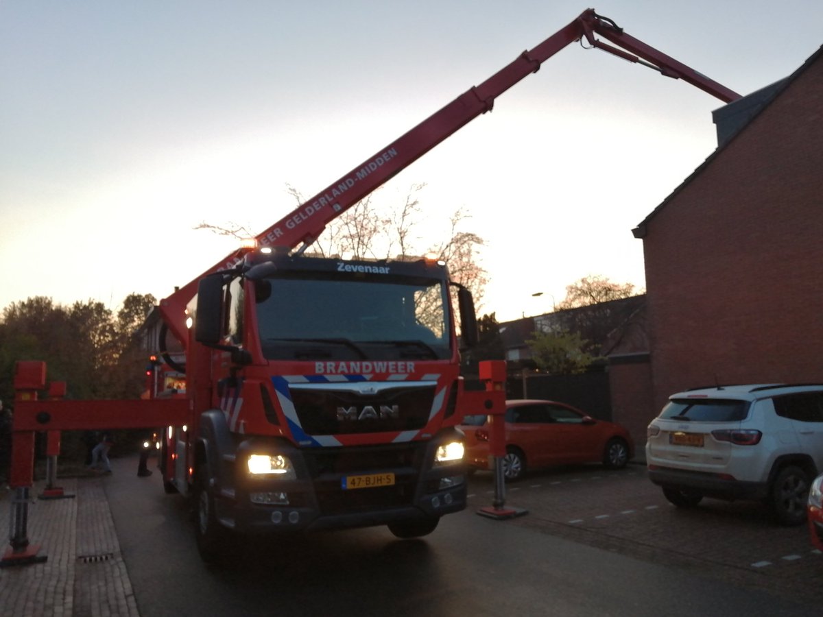 Melding brandweer Prunuslaan Duiven inzake schoorsteenbrand