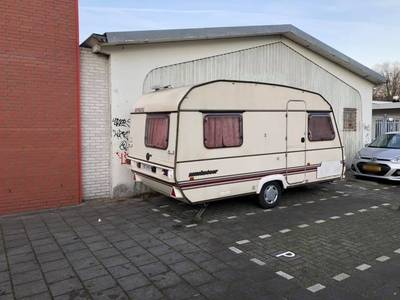 Joshua krijgt na dramatische diefstal nieuwe mobiele daklozenopvang van gulle gever in Tilburg..