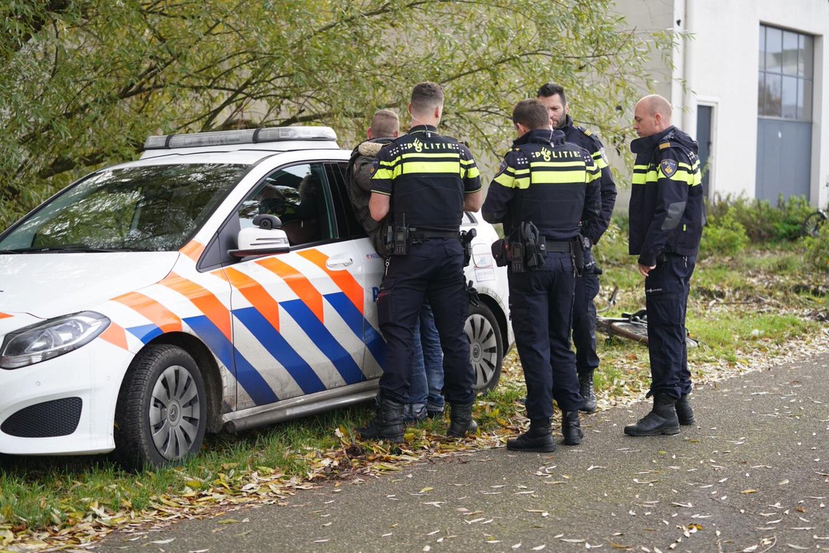 Man opgepakt na hinderen hulpdiensten en beledigen politie:..