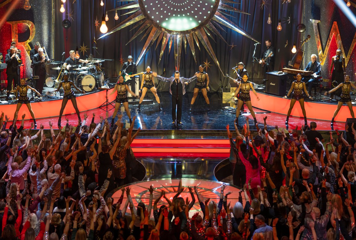 Are you tuned in to @ITV for 'Not The Robbie Williams Christmas Show'? 