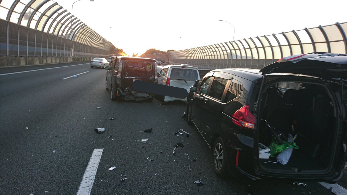 月日 損保ジャパン 追突事故 新車 炎上に関連した画像-03