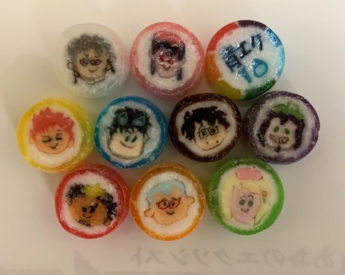 【#ジャンプフェスタ2020】開催まであと1日!#青エク金太郎飴 とっても可愛く仕上がりました!!明日、明後日に配布いた 【#ジャンプフェスタ2020】開催まであと1日!#青エク金太郎飴 とっても可愛く仕上がりました!!明日、明後日に配布いた