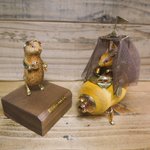 巣穴寝室のアナグマのオブジェと並べてみた。
もちろん巣穴寝室のアナグマもワンフェスへ。
#WF2020冬
#wf2020w https://t.co/trHo8lTQpb