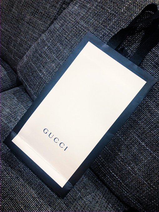 田GUCCI達也くんがGUCCIの、なんだっけちょっとど忘れして名前出てこないけど、なんかその、耳につける銀色のやつで、 田GUCCI達也くんがGUCCIの、なんだっけちょっとど忘れして名前出てこないけど、なんかその、耳につける銀色のやつで、