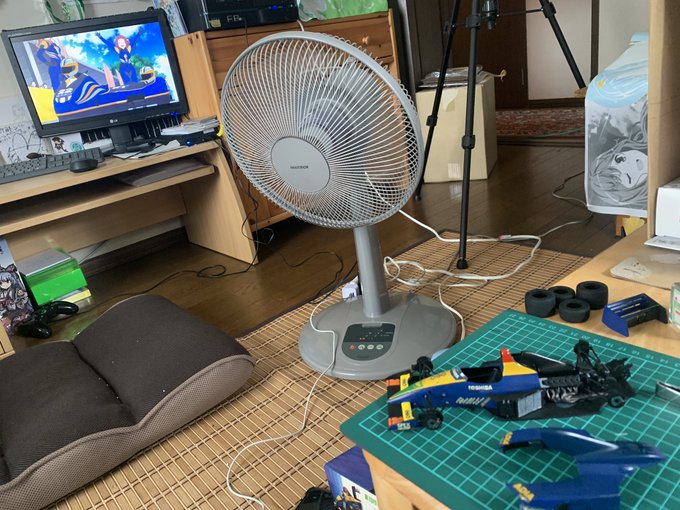 つうかあ流しながらデカール貼ってる つうかあ流しながらデカール貼ってる