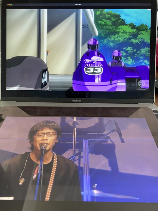くるりのライブ観ながらつうかあ観てる くるりのライブ観ながらつうかあ観てる