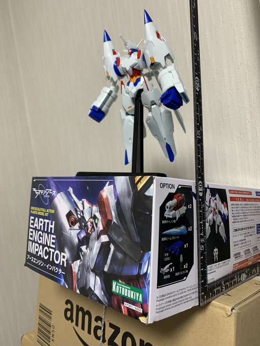 アニメ「キャプテン・アース」よりコトブキヤ製のアースエンジン・インパクターを組み立てました。意外と小さい‥箱の高さは10 アニメ「キャプテン・アース」よりコトブキヤ製のアースエンジン・インパクターを組み立てました。意外と小さい‥箱の高さは10