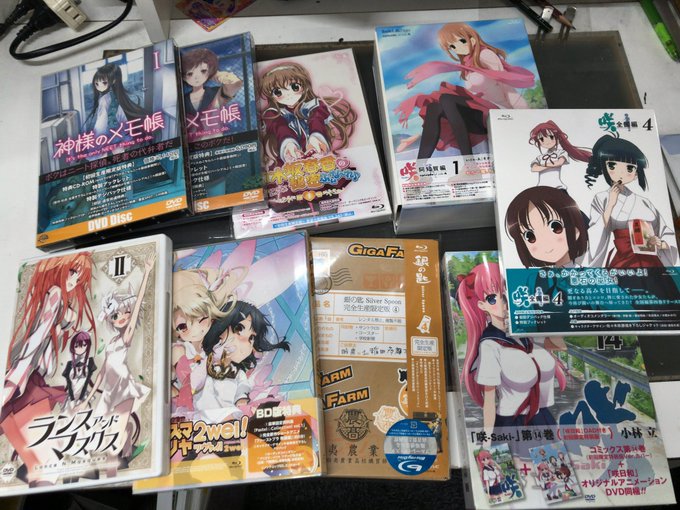 会社に置いてあった頂いたりした物を整理してたら懐かしい過ぎるー。神様のメモ帳とか作監なりたての頃だ。。琴浦さんとみつども 会社に置いてあった頂いたりした物を整理してたら懐かしい過ぎるー。神様のメモ帳とか作監なりたての頃だ。。琴浦さんとみつども