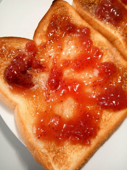 みなみけの食卓でみて、美味しそうだったので、春香姉様に作ってもらったいちごジャム&バターと、玉子のトースト。実は簡単なピ みなみけの食卓でみて、美味しそうだったので、春香姉様に作ってもらったいちごジャム&バターと、玉子のトースト。実は簡単なピ