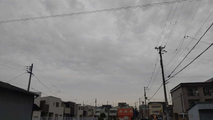 おはよう。今日も普通ゴミ6袋出してきました。今は一人やけど家族5人で住んでた2階建て。徐々に処分し片付いてきたら、夢にオ おはよう。今日も普通ゴミ6袋出してきました。今は一人やけど家族5人で住んでた2階建て。徐々に処分し片付いてきたら、夢にオ