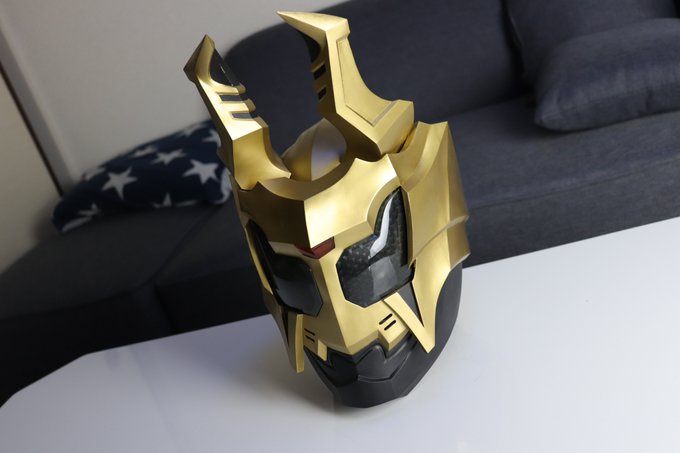 本物クオリティの仮面ライダー風のヒーローマスクを作りたい!という気で始めて半年、ついに完成!全体的にABS樹脂で作り、ク 本物クオリティの仮面ライダー風のヒーローマスクを作りたい!という気で始めて半年、ついに完成!全体的にABS樹脂で作り、ク