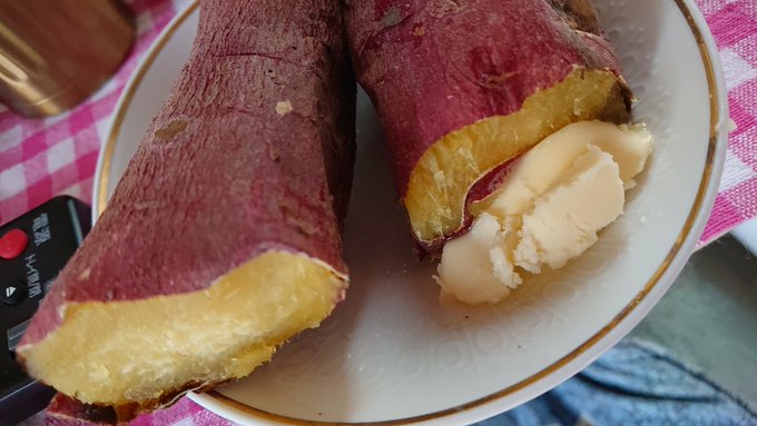 久々にガラスの仮面、読み直し。おともは、うなぎいもの焼き芋。ひょー、あめー!蜜ー! GW前に会社で配った生うなぎいも、大 久々にガラスの仮面、読み直し。おともは、うなぎいもの焼き芋。ひょー、あめー!蜜ー! GW前に会社で配った生うなぎいも、大