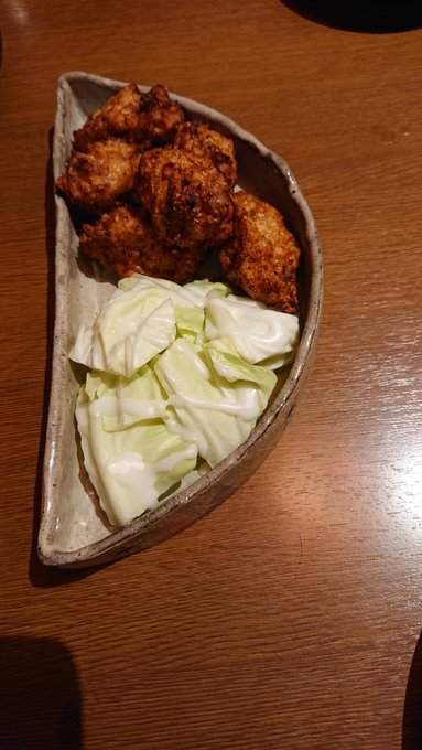 いがめんちこごみのごま和えサービスで頂いた発泡日本酒おいしい。りんごの花さんの店内にはふらいんぐうぃっちコーナーも。#ふ いがめんちこごみのごま和えサービスで頂いた発泡日本酒おいしい。りんごの花さんの店内にはふらいんぐうぃっちコーナーも。#ふ