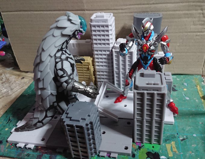グリッドマンVSデバダダンの卓上特撮セットを構築中。ホリゾントも欲しいな。 グリッドマンVSデバダダンの卓上特撮セットを構築中。ホリゾントも欲しいな。
