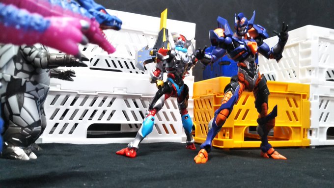 #ダイアクロン #巨神戦線「なにをやっている、グリッドマン!」「心配ない、グリッドナイト……ん、これは一体……」 #ダイアクロン #巨神戦線「なにをやっている、グリッドマン!」「心配ない、グリッドナイト……ん、これは一体……」