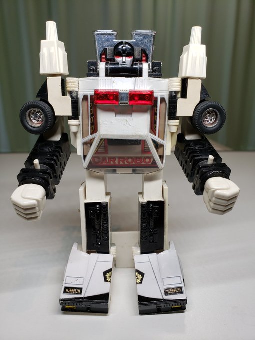 カウンタックポリスタイプ・ロボットモード胸のパトランプは正義のシンボル!!トランスフォーマー・勇者ロボ…近年ではドライブ カウンタックポリスタイプ・ロボットモード胸のパトランプは正義のシンボル!!トランスフォーマー・勇者ロボ…近年ではドライブ