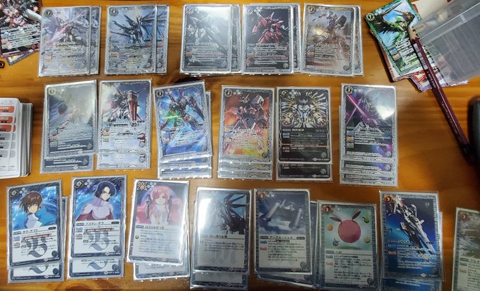とりあえずSEEDデッキ!2枚が多いのは構築済みと2箱分の力を使い果たしたせいです。あと、1枚足りないことに気付いたそこ とりあえずSEEDデッキ!2枚が多いのは構築済みと2箱分の力を使い果たしたせいです。あと、1枚足りないことに気付いたそこ