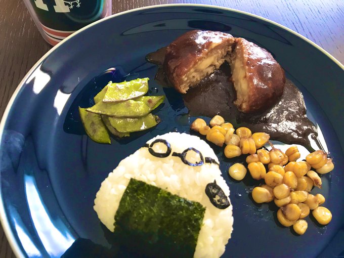 今日の🍙中身は梅干し!かわい稲!………メガネ!ささにしきのメガネおにぎり。ささにしきもあのTシャツ着てるー!ラブライス精 今日の🍙中身は梅干し!かわい稲!………メガネ!ささにしきのメガネおにぎり。ささにしきもあのTシャツ着てるー!ラブライス精