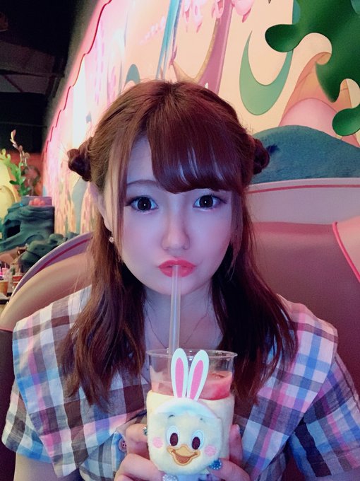 ディズニー再開初日行ってきました😭💕雨だし風つよすぎて髪もメイクもぐちゃぐちゃになりましたが、やっと大好きな場所に行けて ディズニー再開初日行ってきました😭💕雨だし風つよすぎて髪もメイクもぐちゃぐちゃになりましたが、やっと大好きな場所に行けて