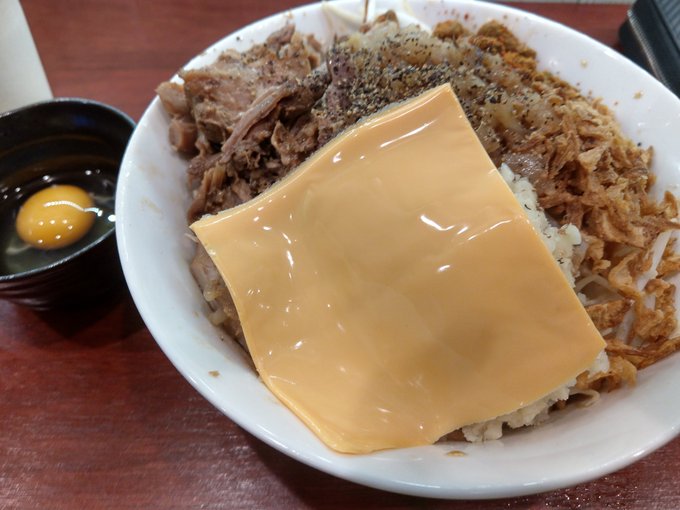 夢を語れ福岡キングダム(300g)やさいにんにく少なめあと普通+チーズ(チーズ←ちゃんとチェダーにwww)&生卵 夢を語れ福岡キングダム(300g)やさいにんにく少なめあと普通+チーズ(チーズ←ちゃんとチェダーにwww)&生卵