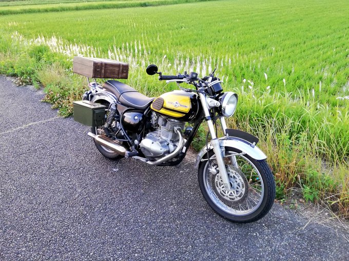 エストレヤを撮り直したので再掲#バイクに革トランク載せ隊 #バイクに弾薬箱載せ隊 #キノの旅 #エストレヤ エストレヤを撮り直したので再掲#バイクに革トランク載せ隊 #バイクに弾薬箱載せ隊 #キノの旅 #エストレヤ