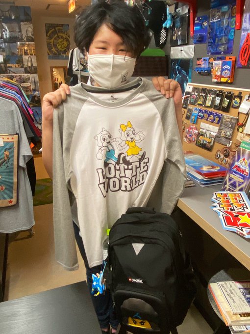 スペースワールドや地方パークが大好きな、にゃむ様 にお越しいただきました‼️ロッテワールドのロンTをご購入👍現在はレゴラ スペースワールドや地方パークが大好きな、にゃむ様 にお越しいただきました‼️ロッテワールドのロンTをご購入👍現在はレゴラ
