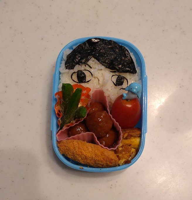おはようございます☺️今日はおしりたんてい弁当🍱いつも海苔を先に切っておくのですが、今日は湿気でへにょへにょになってて😱 おはようございます☺️今日はおしりたんてい弁当🍱いつも海苔を先に切っておくのですが、今日は湿気でへにょへにょになってて😱