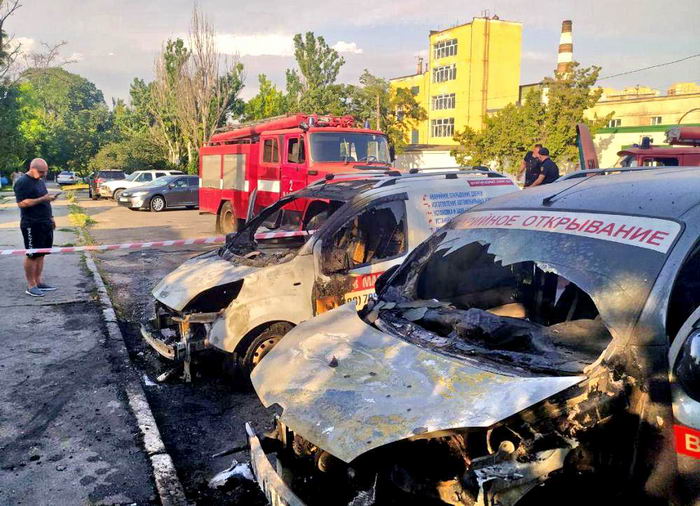 На Молдаванке сгорели два служебных авто