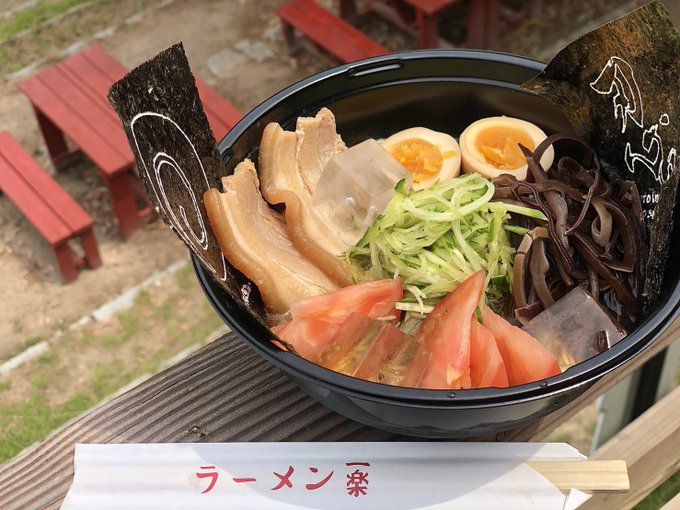 🙌いらっしゃいませ🙌任務終わりの空腹を刺激するのは元気な声と美味しい匂い!木ノ葉名物ラーメン一楽はいかがですか❄️🍜冷や 🙌いらっしゃいませ🙌任務終わりの空腹を刺激するのは元気な声と美味しい匂い!木ノ葉名物ラーメン一楽はいかがですか❄️🍜冷や