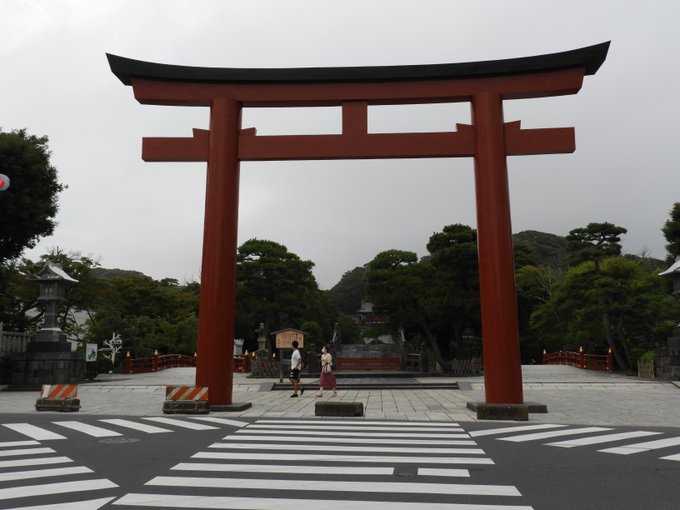 鶴岡八幡宮にも行ってみました。TV版では咲太くんの「鎌倉に行ってきた」という台詞とお土産の鳩サブレ―だけで、実際には描か 鶴岡八幡宮にも行ってみました。TV版では咲太くんの「鎌倉に行ってきた」という台詞とお土産の鳩サブレ―だけで、実際には描か