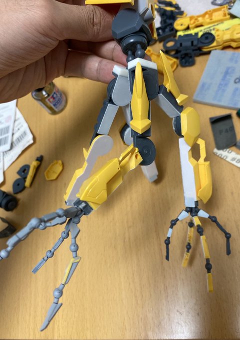 まだまだ手強くてやる気出ないヴァルヴレイヴ。。。4日間で肩関節と指4本しかできてない まだまだ手強くてやる気出ないヴァルヴレイヴ。。。4日間で肩関節と指4本しかできてない