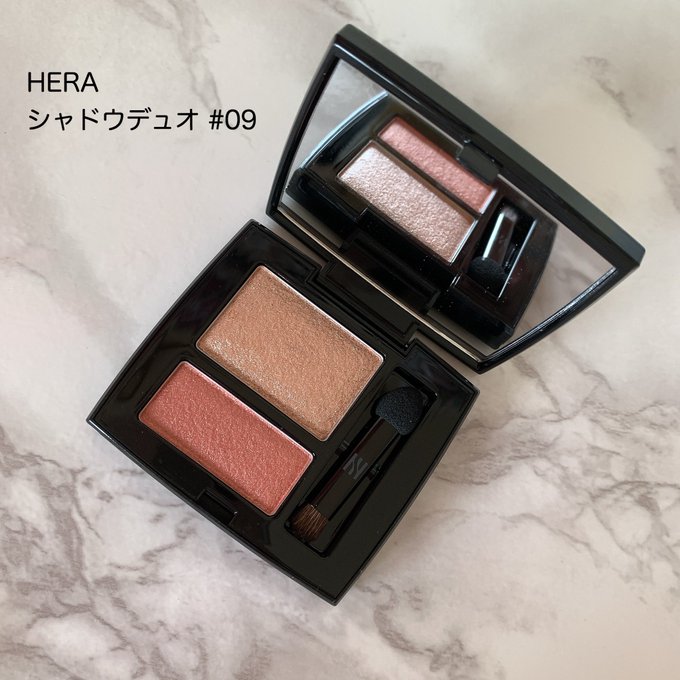 今月のQoo10 #PR 商品、#HERA のシャドウデュオ、上のベージュをベースに下のピンクを重ねると肌馴染みのいいコ 今月のQoo10 #PR 商品、#HERA のシャドウデュオ、上のベージュをベースに下のピンクを重ねると肌馴染みのいいコ