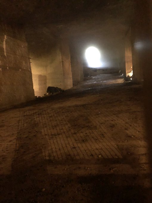 この大谷石資料館の中の、この幻想的な景色は色々な映画に使われたそうです。るろうに剣心や勇者ヨシヒコ、曇天に笑う、暗殺教室 この大谷石資料館の中の、この幻想的な景色は色々な映画に使われたそうです。るろうに剣心や勇者ヨシヒコ、曇天に笑う、暗殺教室