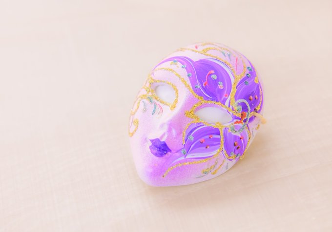 綺麗なので小さいの買ったベネチアではお祭りもあって幸せの仮面らしい🎉自分の中ではからくりサーカスのイメージ…😱ゼェゼ 綺麗なので小さいの買ったベネチアではお祭りもあって幸せの仮面らしい🎉自分の中ではからくりサーカスのイメージ…😱ゼェゼ