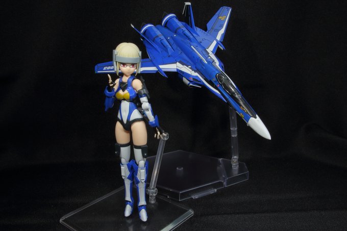 VFガールのメサイア、ミシェル機モチーフ、完成しました。昨日のMFG展示会で主催企画に向けて作成しており、すでに昨日お披 VFガールのメサイア、ミシェル機モチーフ、完成しました。昨日のMFG展示会で主催企画に向けて作成しており、すでに昨日お披