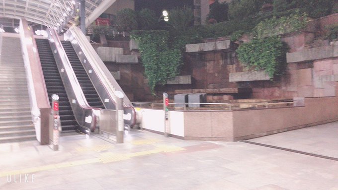 駅、誰もいなくてゲームの背景みたいになってるplanetarianかな…… 駅、誰もいなくてゲームの背景みたいになってるplanetarianかな……