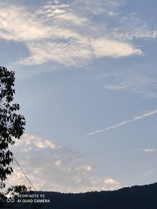 刻刻と変わる空、いつ見ても、素敵ですワ(*゚▽゚)*・゜゚・*:.。..。.:*・' 刻刻と変わる空、いつ見ても、素敵ですワ(*゚▽゚)*・゜゚・*:.。..。.:*・'