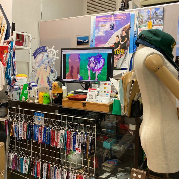 ウマ娘見てる (@ あいふら(航空グッズ専門店) in 文京区, 東京都) ウマ娘見てる (@ あいふら(航空グッズ専門店) in 文京区, 東京都)